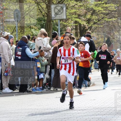 12.04.2026 - 45. Internationalen Wilhelmsburger Insellauf Strokosch-Dieckow http://msf.ph/oto/9493218 12.04.2026 14:49:00 Ziel 906, 1045, 36, 904, 1807, 386, 421, 903, 31, 373, 38, 1804, 1836, 5015 meine-sportfotos.de