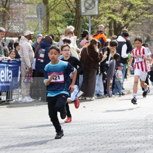 12.04.2026 - 45. Internationalen Wilhelmsburger Insellauf Strokosch-Dieckow http://msf.ph/oto/9493220 12.04.2026 14:48:59 Ziel 381, 906, 1045, 36, 904, 1807, 386, 421, 903, 31, 373, 38 meine-sportfotos.de