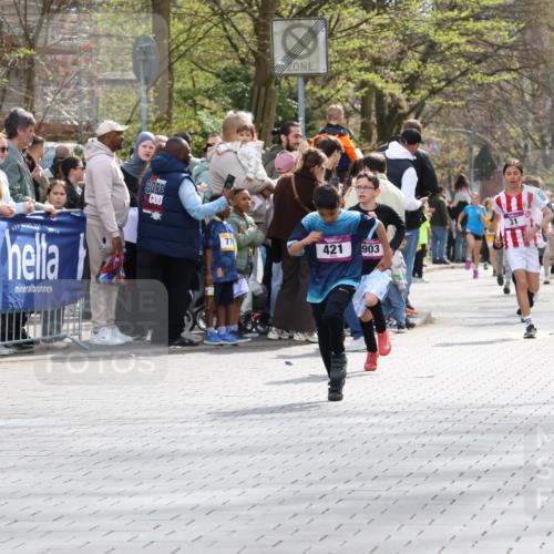 12.04.2026 - 45. Internationalen Wilhelmsburger Insellauf Strokosch-Dieckow http://msf.ph/oto/9493226 12.04.2026 14:48:57 Ziel 49, 424, 70, 381, 906, 1045, 36, 904, 1807, 386, 421, 903, 31, 373 meine-sportfotos.de