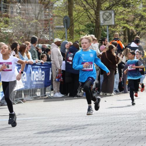 12.04.2026 - 45. Internationalen Wilhelmsburger Insellauf Strokosch-Dieckow http://msf.ph/oto/9493229 12.04.2026 14:48:57 Ziel 49, 424, 70, 381, 906, 1045, 36, 904, 1807, 386, 421, 903, 31, 373 meine-sportfotos.de