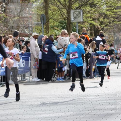 12.04.2026 - 45. Internationalen Wilhelmsburger Insellauf Strokosch-Dieckow http://msf.ph/oto/9493234 12.04.2026 14:48:56 Ziel 49, 424, 70, 381, 906, 1045, 36, 904, 1807, 386, 421, 903, 31 meine-sportfotos.de