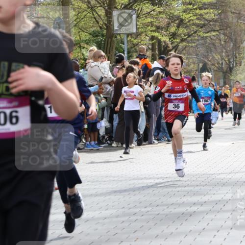 12.04.2026 - 45. Internationalen Wilhelmsburger Insellauf Strokosch-Dieckow http://msf.ph/oto/9493245 12.04.2026 14:48:54 Ziel 900, 899, 49, 424, 70, 381, 906, 1045, 36, 904, 1807, 386, 421 meine-sportfotos.de