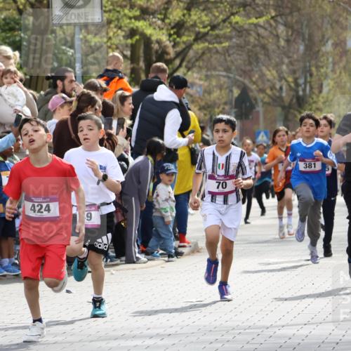 12.04.2026 - 45. Internationalen Wilhelmsburger Insellauf Strokosch-Dieckow http://msf.ph/oto/9493255 12.04.2026 14:48:49 Ziel 337, 167, 1846, 683, 900, 899, 49, 424, 70, 381, 906, 1045 meine-sportfotos.de