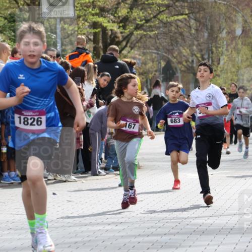 12.04.2026 - 45. Internationalen Wilhelmsburger Insellauf Strokosch-Dieckow http://msf.ph/oto/9493282 12.04.2026 14:48:42 Ziel 382, 1826, 1841, 337, 167, 1846, 683 meine-sportfotos.de