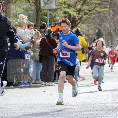 12.04.2026 - 45. Internationalen Wilhelmsburger Insellauf Strokosch-Dieckow http://msf.ph/oto/9493284 12.04.2026 14:48:41 Ziel 382, 1826, 1841, 337, 167, 1846, 683 meine-sportfotos.de