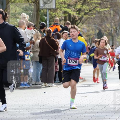 12.04.2026 - 45. Internationalen Wilhelmsburger Insellauf Strokosch-Dieckow http://msf.ph/oto/9493287 12.04.2026 14:48:41 Ziel 382, 1826, 1841, 337, 167, 1846, 683 meine-sportfotos.de