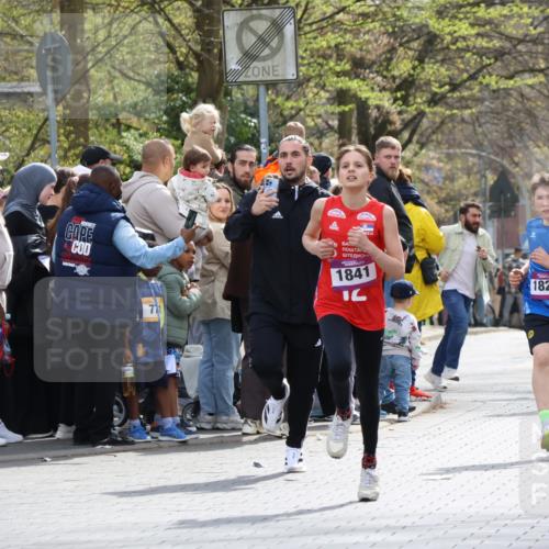12.04.2026 - 45. Internationalen Wilhelmsburger Insellauf Strokosch-Dieckow http://msf.ph/oto/9493290 12.04.2026 14:48:39 Ziel 599, 18, 382, 1826, 1841, 337, 167 meine-sportfotos.de