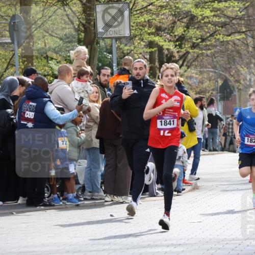 12.04.2026 - 45. Internationalen Wilhelmsburger Insellauf Strokosch-Dieckow http://msf.ph/oto/9493293 12.04.2026 14:48:39 Ziel 599, 18, 382, 1826, 1841, 337, 167 meine-sportfotos.de