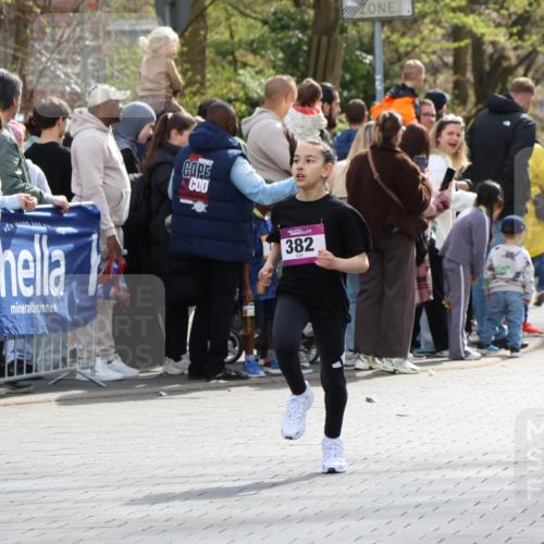 12.04.2026 - 45. Internationalen Wilhelmsburger Insellauf Strokosch-Dieckow http://msf.ph/oto/9493298 12.04.2026 14:48:36 Ziel 71, 1838, 1068, 599, 18, 382, 1826, 1841 meine-sportfotos.de