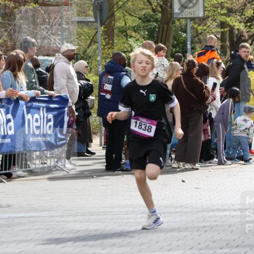 12.04.2026 - 45. Internationalen Wilhelmsburger Insellauf Strokosch-Dieckow http://msf.ph/oto/9493321 12.04.2026 14:48:30 Ziel 71, 1838, 1068, 599, 18 meine-sportfotos.de