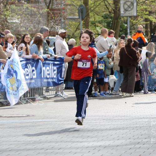 12.04.2026 - 45. Internationalen Wilhelmsburger Insellauf Strokosch-Dieckow http://msf.ph/oto/9493323 12.04.2026 14:48:28 Ziel 71, 1838, 1068, 599, 18 meine-sportfotos.de