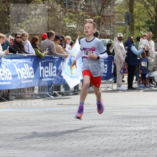 12.04.2026 - 45. Internationalen Wilhelmsburger Insellauf Strokosch-Dieckow http://msf.ph/oto/9493354 12.04.2026 14:48:21 Ziel 1835, 1824 meine-sportfotos.de