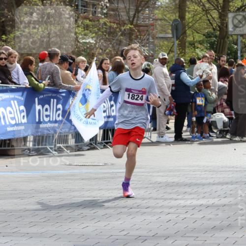 12.04.2026 - 45. Internationalen Wilhelmsburger Insellauf Strokosch-Dieckow http://msf.ph/oto/9493356 12.04.2026 14:48:21 Ziel 1835, 1824 meine-sportfotos.de