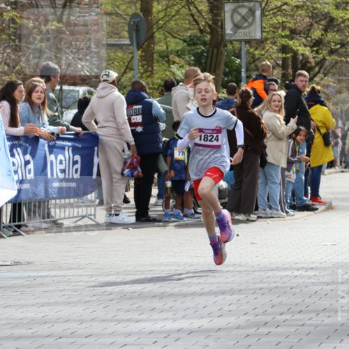 12.04.2026 - 45. Internationalen Wilhelmsburger Insellauf Strokosch-Dieckow http://msf.ph/oto/9493367 12.04.2026 14:48:20 Ziel 1835, 1824 meine-sportfotos.de