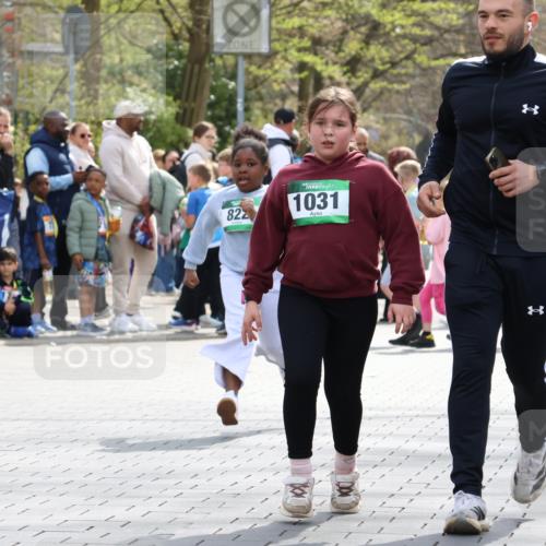 12.04.2026 - 45. Internationalen Wilhelmsburger Insellauf Strokosch-Dieckow http://msf.ph/oto/9493445 12.04.2026 14:37:19 Ziel 822, 1031 meine-sportfotos.de