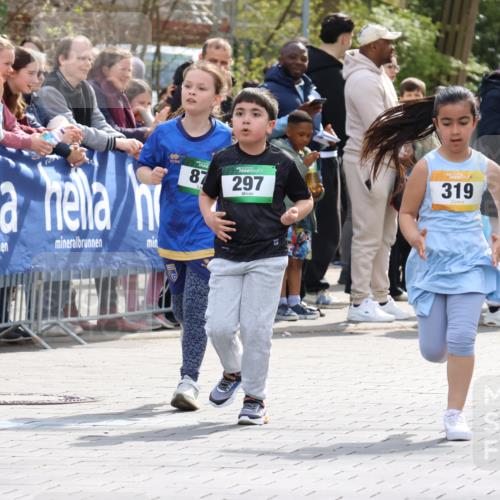 12.04.2026 - 45. Internationalen Wilhelmsburger Insellauf Strokosch-Dieckow http://msf.ph/oto/9493469 12.04.2026 14:37:01 Ziel 689, 92, 874, 297 meine-sportfotos.de