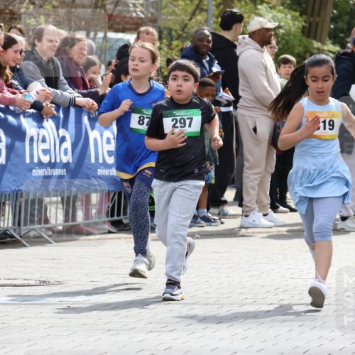 12.04.2026 - 45. Internationalen Wilhelmsburger Insellauf Strokosch-Dieckow http://msf.ph/oto/9493470 12.04.2026 14:37:01 Ziel 689, 92, 874, 297 meine-sportfotos.de