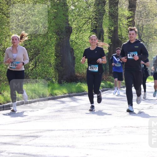 12.04.2026 - 45. Internationalen Wilhelmsburger Insellauf Yannick Fuchs http://msf.ph/oto/9493708 12.04.2026 10:47:21 Laufen 2977, 226, 3953, 410, 3045 meine-sportfotos.de