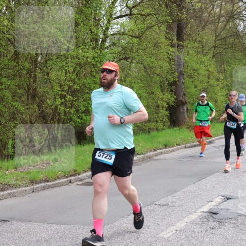 12.04.2026 - 45. Internationalen Wilhelmsburger Insellauf Yannick Fuchs http://msf.ph/oto/9493823 12.04.2026 13:02:55 Laufen 5725, 5269, 3232, 242, 4695 meine-sportfotos.de