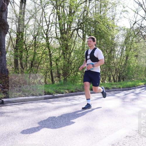 12.04.2026 - 45. Internationalen Wilhelmsburger Insellauf Yannick Fuchs http://msf.ph/oto/9494003 12.04.2026 10:48:09 Laufen  meine-sportfotos.de