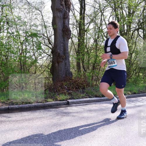 12.04.2026 - 45. Internationalen Wilhelmsburger Insellauf Yannick Fuchs http://msf.ph/oto/9494009 12.04.2026 10:48:09 Laufen 2665 meine-sportfotos.de
