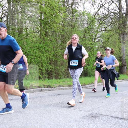 12.04.2026 - 45. Internationalen Wilhelmsburger Insellauf Yannick Fuchs http://msf.ph/oto/9494012 12.04.2026 13:03:18 Laufen 4752, 5755, 062, 4366, 2815 meine-sportfotos.de