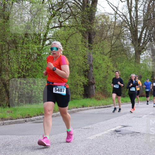 12.04.2026 - 45. Internationalen Wilhelmsburger Insellauf Yannick Fuchs http://msf.ph/oto/9494355 12.04.2026 13:03:54 Laufen 5487, 3250, 3244, 492, 40, 4731, 2884 meine-sportfotos.de