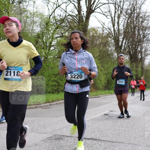 12.04.2026 - 45. Internationalen Wilhelmsburger Insellauf Yannick Fuchs http://msf.ph/oto/9494417 12.04.2026 13:04:02 Laufen 042, 4392, 2118, 3220, 3850 meine-sportfotos.de