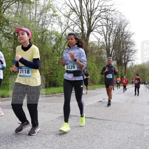 12.04.2026 - 45. Internationalen Wilhelmsburger Insellauf Yannick Fuchs http://msf.ph/oto/9494418 12.04.2026 13:04:02 Laufen 2942, 2118, 3220, 3850 meine-sportfotos.de
