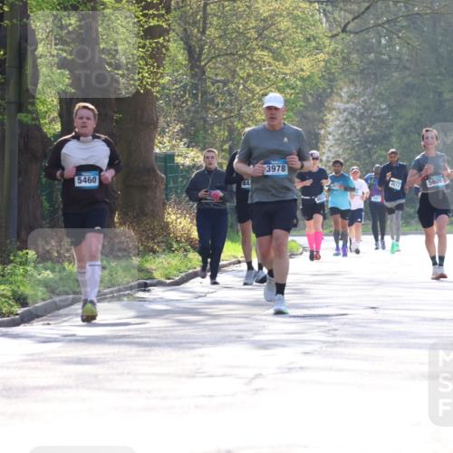 12.04.2026 - 45. Internationalen Wilhelmsburger Insellauf Yannick Fuchs http://msf.ph/oto/9494570 12.04.2026 10:49:13 Laufen 5460, 44, 3978, 4612, 5463, 4612, 5605 meine-sportfotos.de