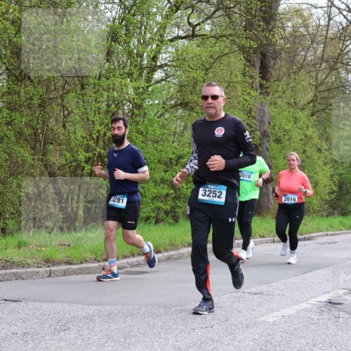12.04.2026 - 45. Internationalen Wilhelmsburger Insellauf Yannick Fuchs http://msf.ph/oto/9494684 12.04.2026 13:04:34 Laufen 3281, 3252, 2018, 2019, 4202 meine-sportfotos.de