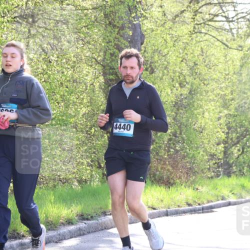 12.04.2026 - 45. Internationalen Wilhelmsburger Insellauf Yannick Fuchs http://msf.ph/oto/9494738 12.04.2026 10:49:32 Laufen 4440, 4630 meine-sportfotos.de
