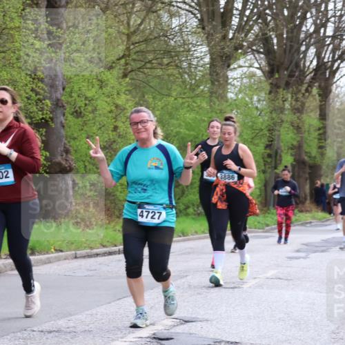 12.04.2026 - 45. Internationalen Wilhelmsburger Insellauf Yannick Fuchs http://msf.ph/oto/9494807 12.04.2026 13:04:46 Laufen 4697, 5602, 4727, 3886, 3879 meine-sportfotos.de