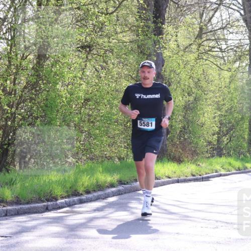 12.04.2026 - 45. Internationalen Wilhelmsburger Insellauf Yannick Fuchs http://msf.ph/oto/9494942 12.04.2026 10:49:52 Laufen 5581 meine-sportfotos.de