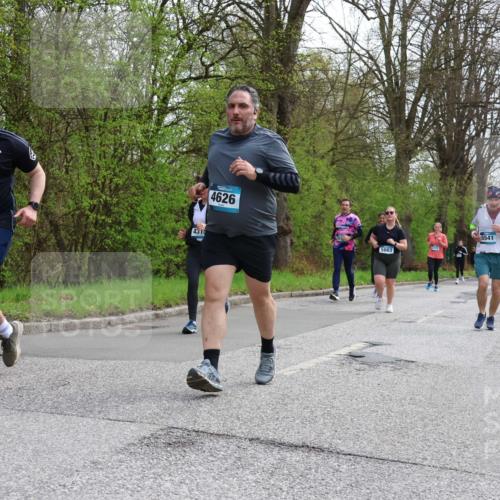 12.04.2026 - 45. Internationalen Wilhelmsburger Insellauf Yannick Fuchs http://msf.ph/oto/9494997 12.04.2026 13:05:07 Laufen 473, 4948, 4315, 4626, 5663 meine-sportfotos.de
