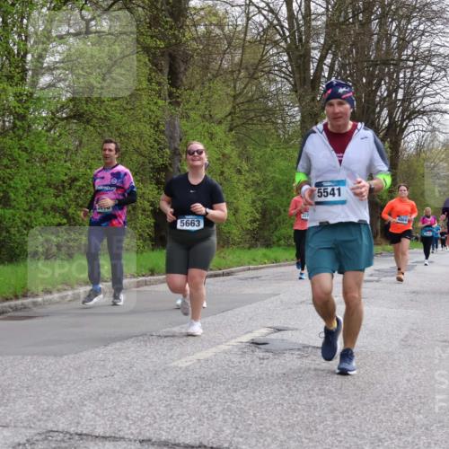 12.04.2026 - 45. Internationalen Wilhelmsburger Insellauf Yannick Fuchs http://msf.ph/oto/9495011 12.04.2026 13:05:09 Laufen 2640, 327, 5663, 5541, 4867 meine-sportfotos.de