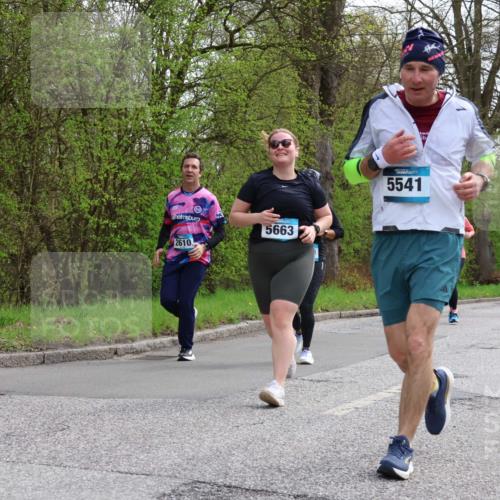 12.04.2026 - 45. Internationalen Wilhelmsburger Insellauf Yannick Fuchs http://msf.ph/oto/9495016 12.04.2026 13:05:10 Laufen 5663, 2610, 5541, 4868 meine-sportfotos.de