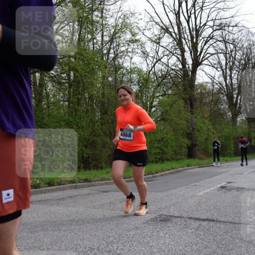 12.04.2026 - 45. Internationalen Wilhelmsburger Insellauf Yannick Fuchs http://msf.ph/oto/9495066 12.04.2026 13:05:15 Laufen 867, 4868 meine-sportfotos.de