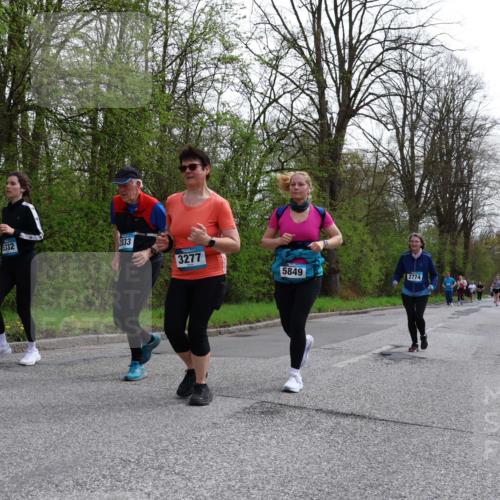 12.04.2026 - 45. Internationalen Wilhelmsburger Insellauf Yannick Fuchs http://msf.ph/oto/9495125 12.04.2026 13:05:20 Laufen 332, 2833, 3277, 2774, 5849 meine-sportfotos.de