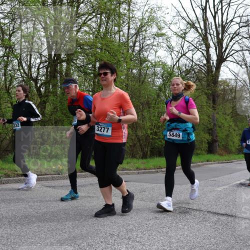 12.04.2026 - 45. Internationalen Wilhelmsburger Insellauf Yannick Fuchs http://msf.ph/oto/9495130 12.04.2026 13:05:20 Laufen 332, 3277, 5849, 2774 meine-sportfotos.de
