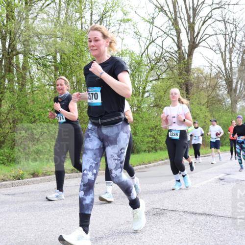 12.04.2026 - 45. Internationalen Wilhelmsburger Insellauf Yannick Fuchs http://msf.ph/oto/9495358 12.04.2026 13:05:45 Laufen 174, 2570, 3236, 3193 meine-sportfotos.de