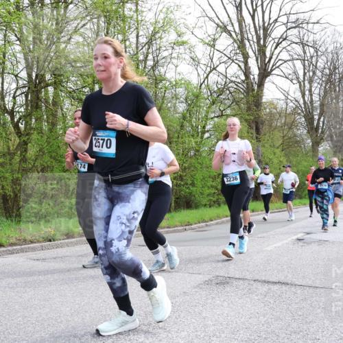 12.04.2026 - 45. Internationalen Wilhelmsburger Insellauf Yannick Fuchs http://msf.ph/oto/9495360 12.04.2026 13:05:45 Laufen 74, 2570, 3236, 4936, 193 meine-sportfotos.de