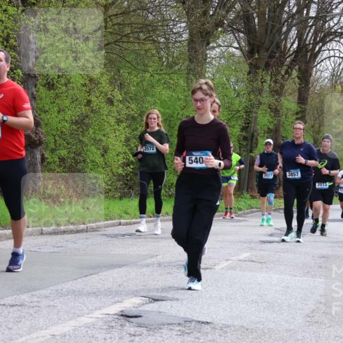 12.04.2026 - 45. Internationalen Wilhelmsburger Insellauf Yannick Fuchs http://msf.ph/oto/9495526 12.04.2026 13:06:02 Laufen 4954, 2572, 540, 2027, 3857, 2013, 4274, 5001 meine-sportfotos.de