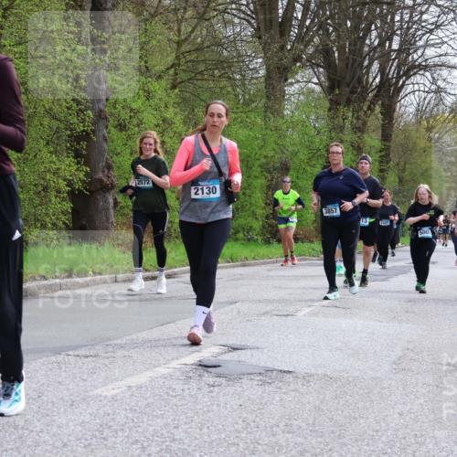 12.04.2026 - 45. Internationalen Wilhelmsburger Insellauf Yannick Fuchs http://msf.ph/oto/9495542 12.04.2026 13:06:03 Laufen 5404, 2572, 2130, 3857, 13, 5327, 500 meine-sportfotos.de