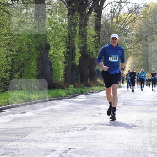 12.04.2026 - 45. Internationalen Wilhelmsburger Insellauf Yannick Fuchs http://msf.ph/oto/9495875 12.04.2026 10:51:40 Laufen 3322, 5792 meine-sportfotos.de