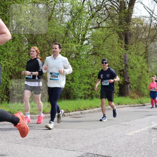 12.04.2026 - 45. Internationalen Wilhelmsburger Insellauf Yannick Fuchs http://msf.ph/oto/9495921 12.04.2026 13:06:52 Laufen 4905, 2894, 5786, 3676, 4998, 2175, 2224 meine-sportfotos.de