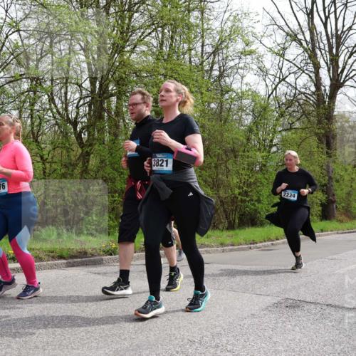12.04.2026 - 45. Internationalen Wilhelmsburger Insellauf Yannick Fuchs http://msf.ph/oto/9495973 12.04.2026 13:06:58 Laufen 3821, 3676, 2224, 200 meine-sportfotos.de