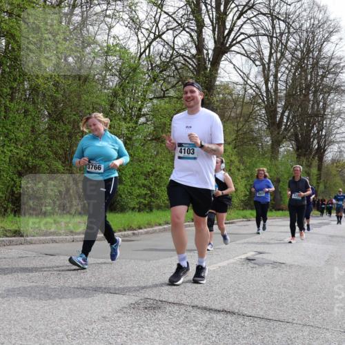 12.04.2026 - 45. Internationalen Wilhelmsburger Insellauf Yannick Fuchs http://msf.ph/oto/9496016 12.04.2026 13:07:05 Laufen 258, 3766, 4103, 4803, 320 meine-sportfotos.de