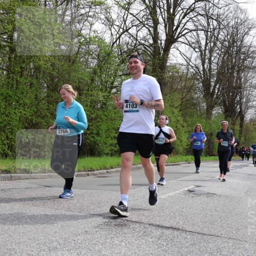 12.04.2026 - 45. Internationalen Wilhelmsburger Insellauf Yannick Fuchs http://msf.ph/oto/9496018 12.04.2026 13:07:06 Laufen 8, 3766, 4103, 2247, 4803, 3203 meine-sportfotos.de