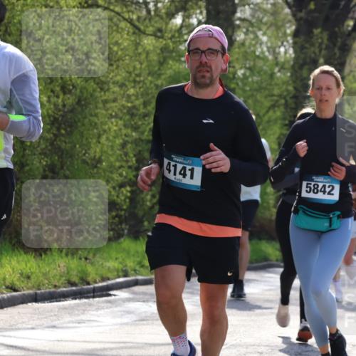 12.04.2026 - 45. Internationalen Wilhelmsburger Insellauf Yannick Fuchs http://msf.ph/oto/9496168 12.04.2026 10:52:16 Laufen 274, 45, 4141, 5842, 2422 meine-sportfotos.de